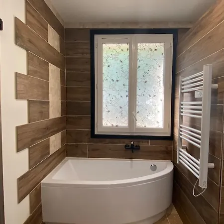 דירה Atypical & Cozy Getaway