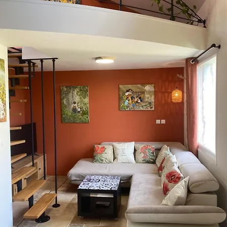 Atypical & Cozy Getaway דירה *