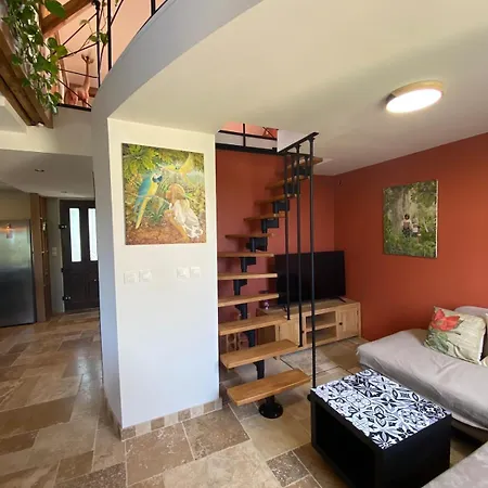 דירה Atypical & Cozy Getaway *