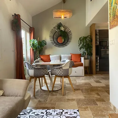 Atypical & Cozy Getaway דירה טולון