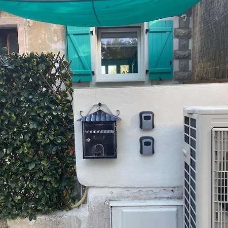 Atypical & Cozy Getaway דירה